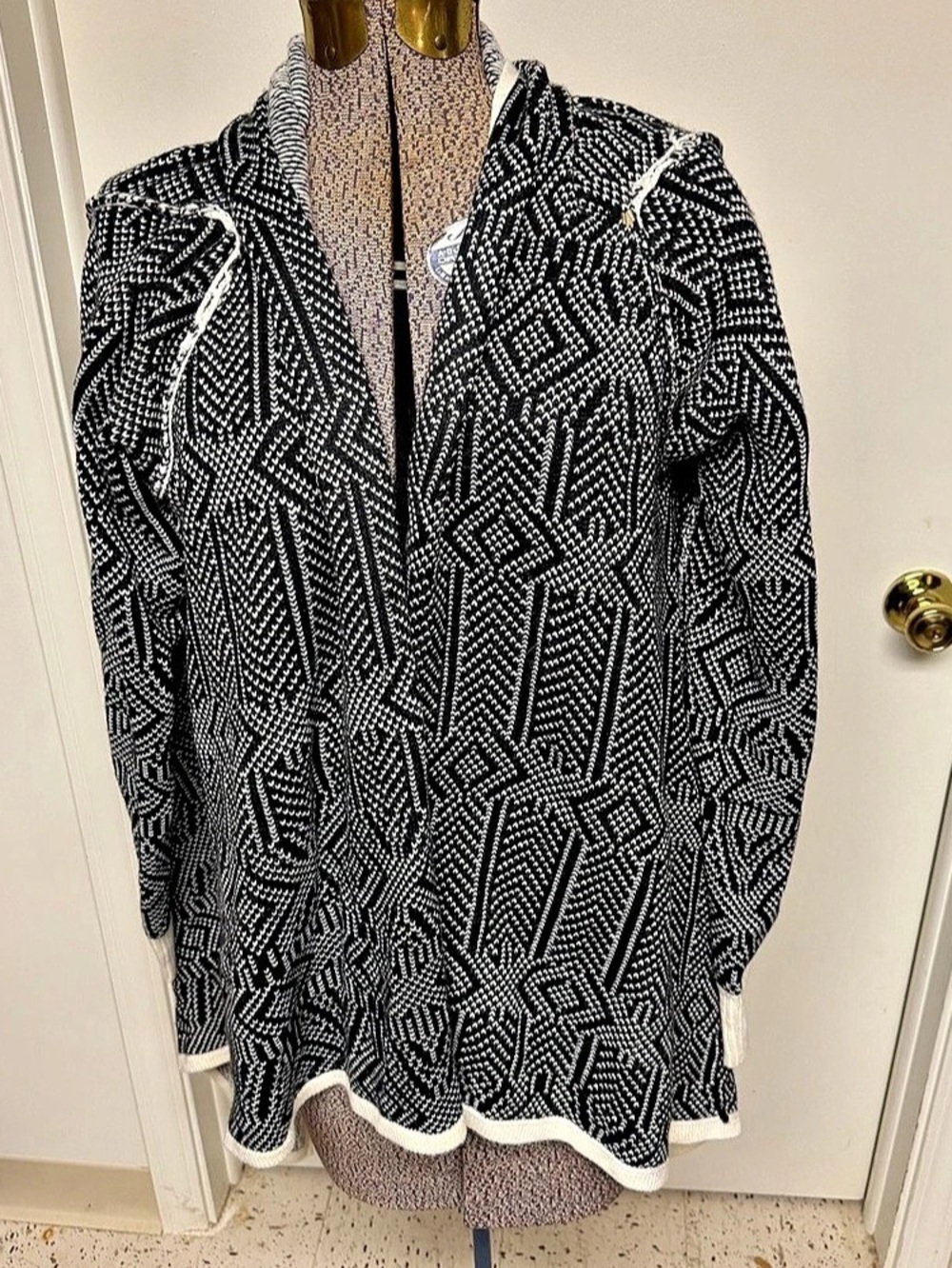 AVA & VIV Geometric Knit Cardigan in Black & White Size XL Like New